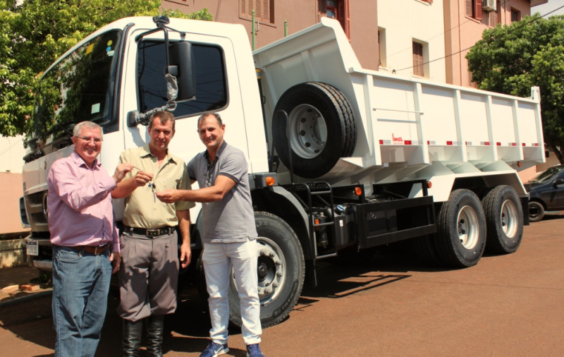 Governo Municipal adquire mais um caminhão no valor de R$ 381 mil